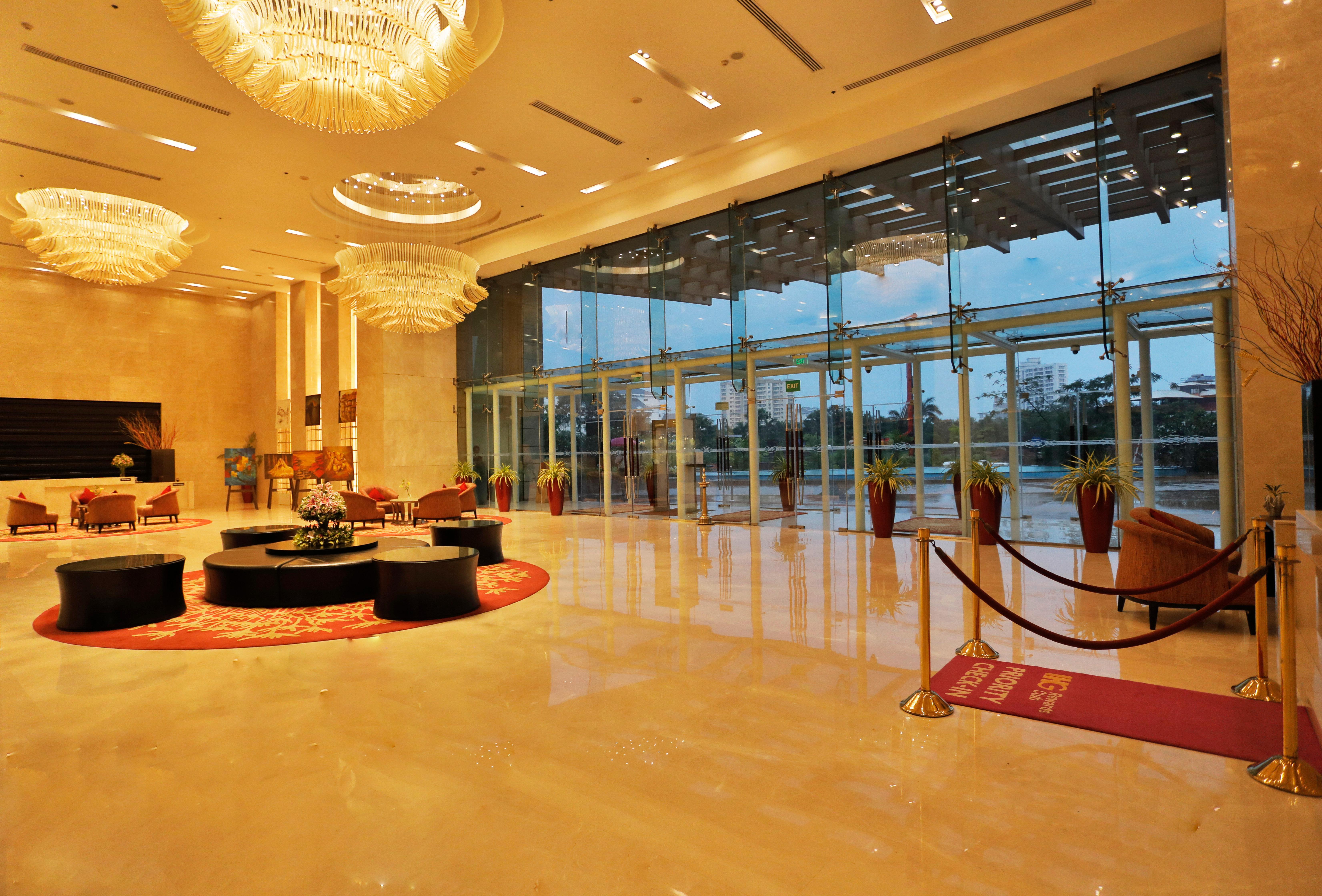 Crowne Plaza Kochi, An Ihg Hotel מראה חיצוני תמונה
